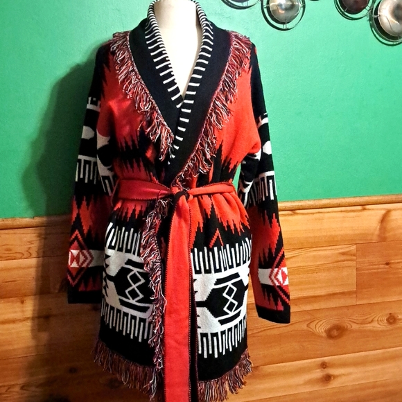 Akira Sweater - Picture 1 of 5